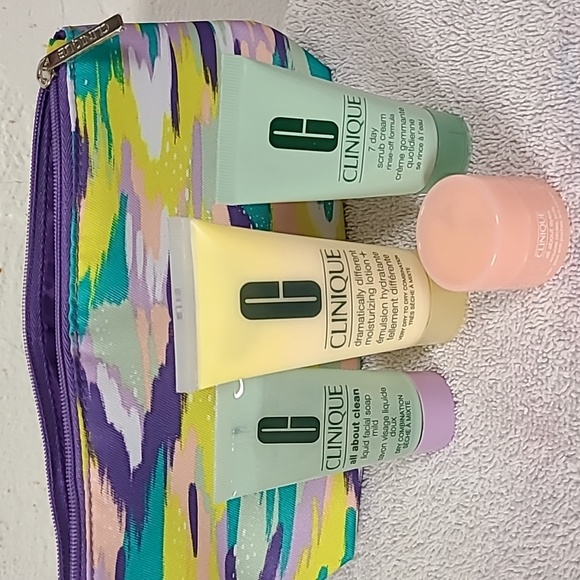 Clinique Other - Clinque travel size facial care kit with bag